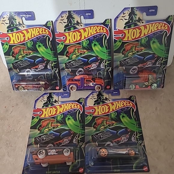 Hot Wheels Other - HOTWHEELS 2025 HALLOWEEN SET OF 5